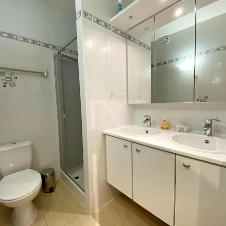 In Near The アパート