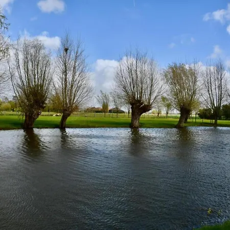 In Near The アパート *